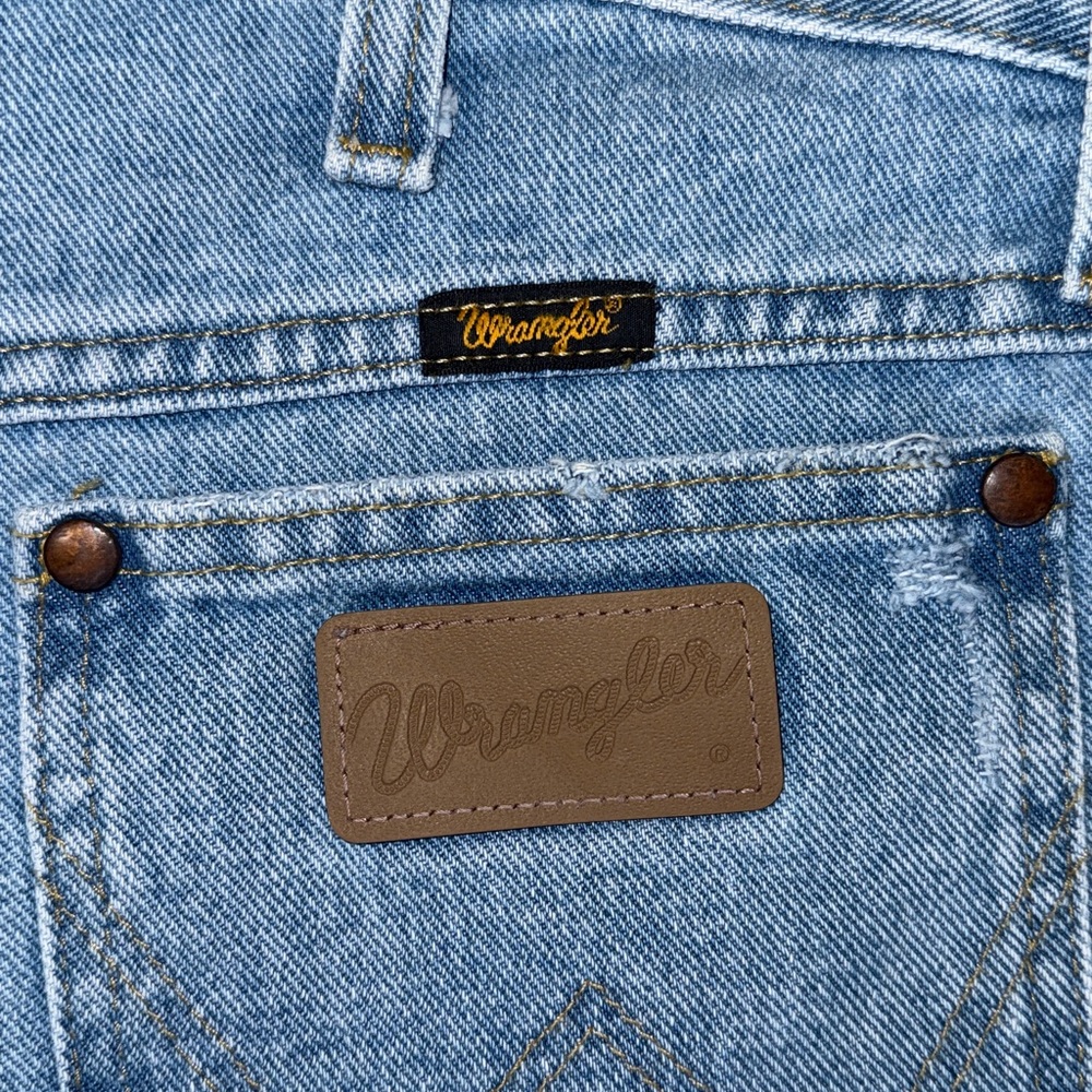 Wrangler High-Rise Cutoff Shorts Raw Hem Light Stone Relaxed Fit Boho Size 32 - Picture 8 of 16